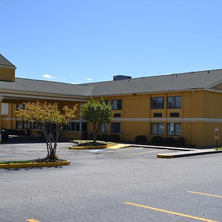 Dayspring Extended Stay Грийнсбъро Екстериор снимка