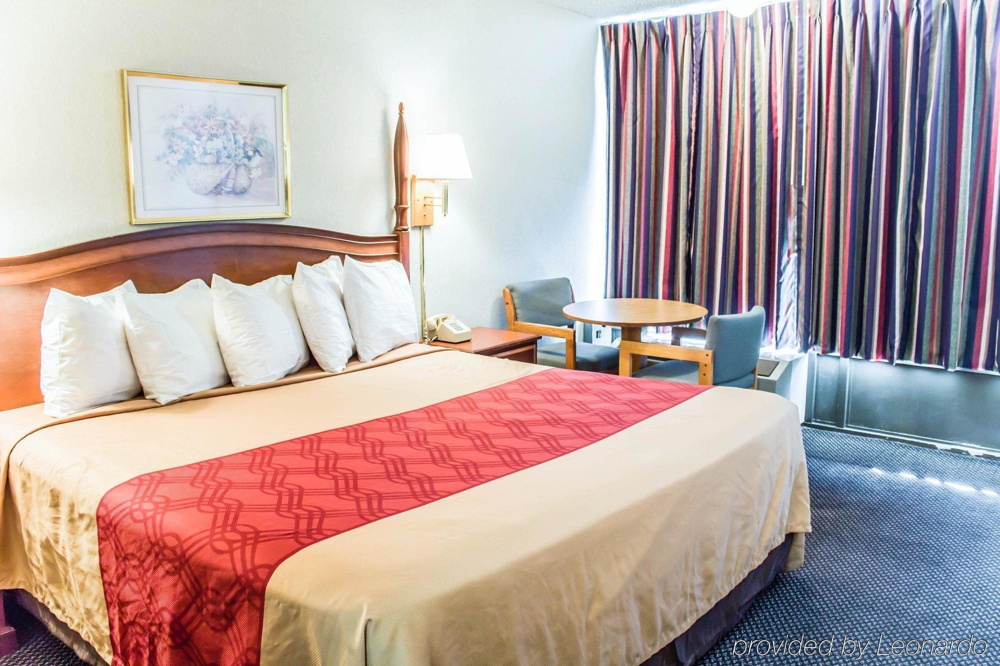 Dayspring Extended Stay Грийнсбъро Екстериор снимка