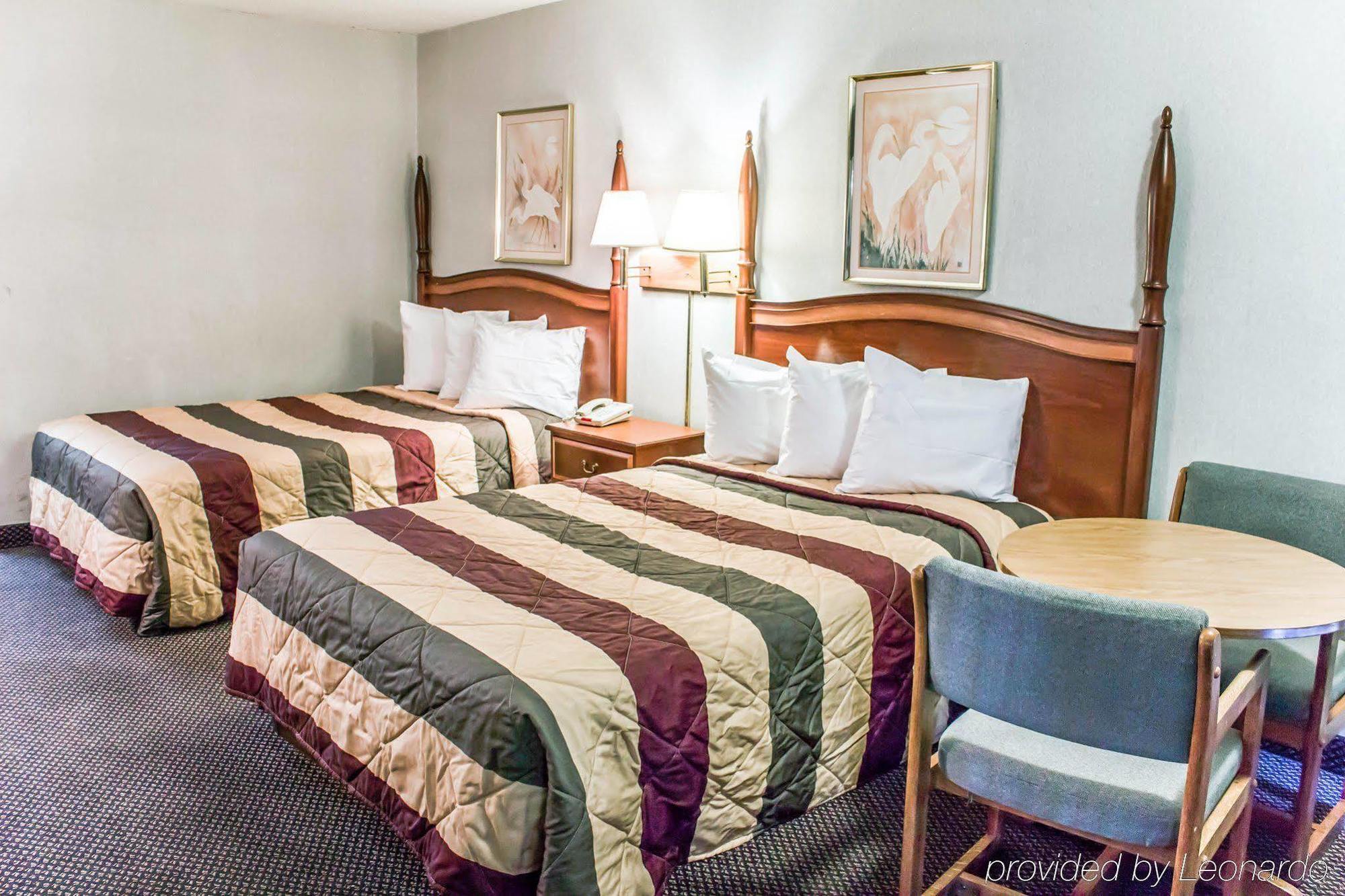 Dayspring Extended Stay Грийнсбъро Екстериор снимка