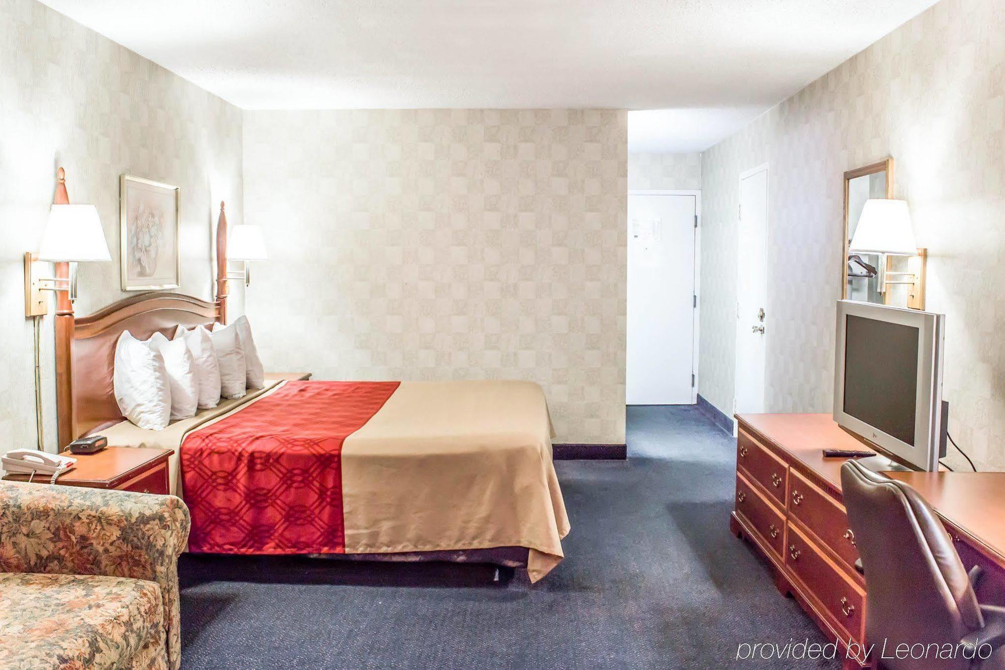 Dayspring Extended Stay Грийнсбъро Екстериор снимка