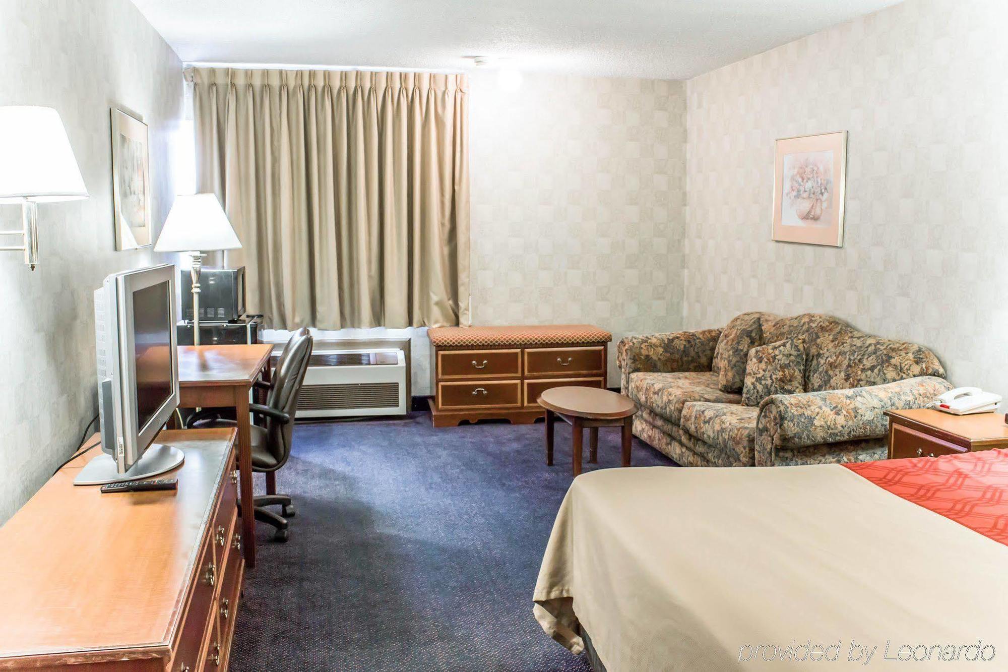 Dayspring Extended Stay Грийнсбъро Екстериор снимка