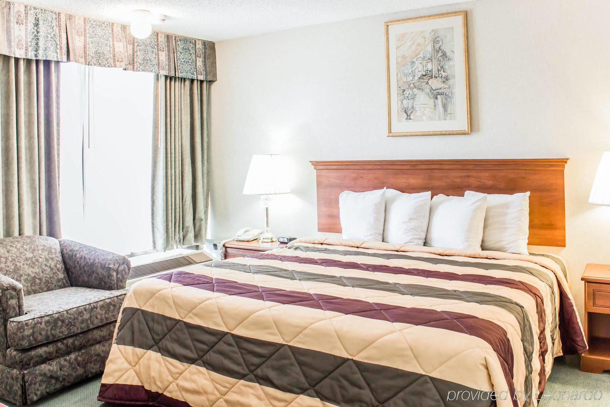 Dayspring Extended Stay Грийнсбъро Екстериор снимка
