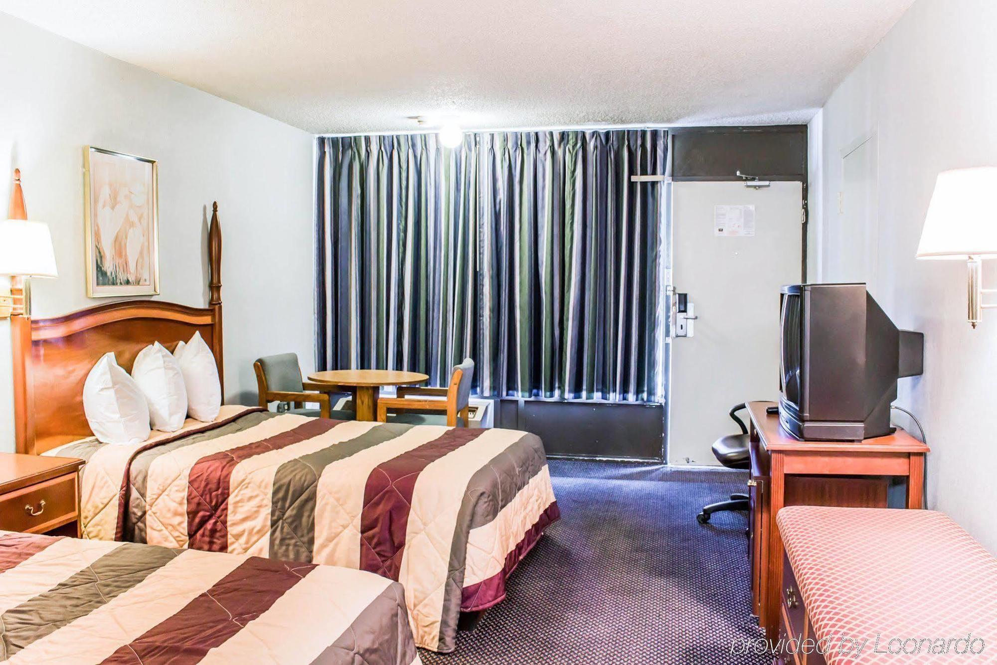 Dayspring Extended Stay Грийнсбъро Екстериор снимка