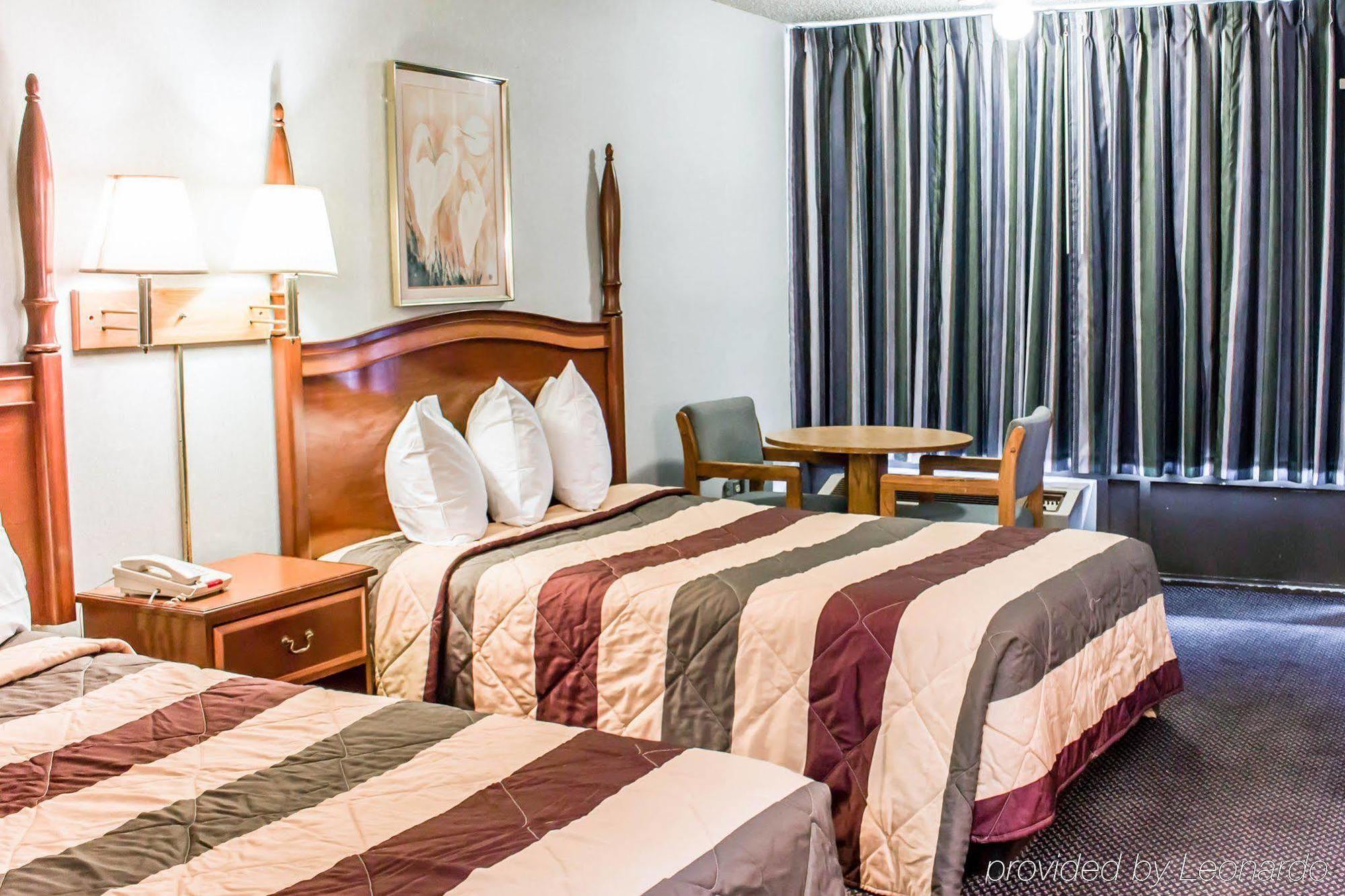 Dayspring Extended Stay Грийнсбъро Екстериор снимка