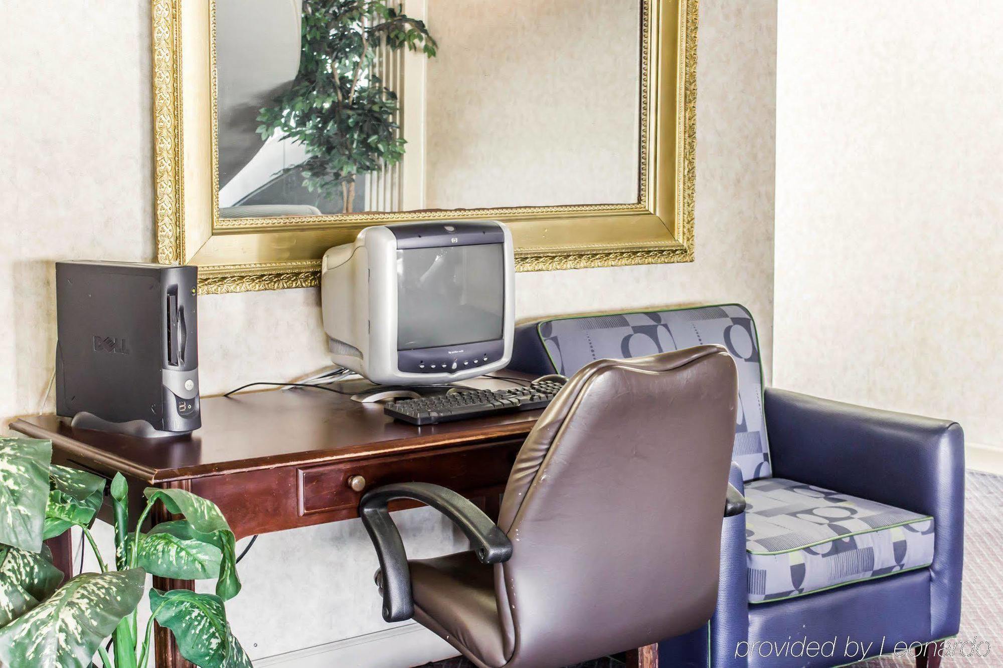 Dayspring Extended Stay Грийнсбъро Екстериор снимка