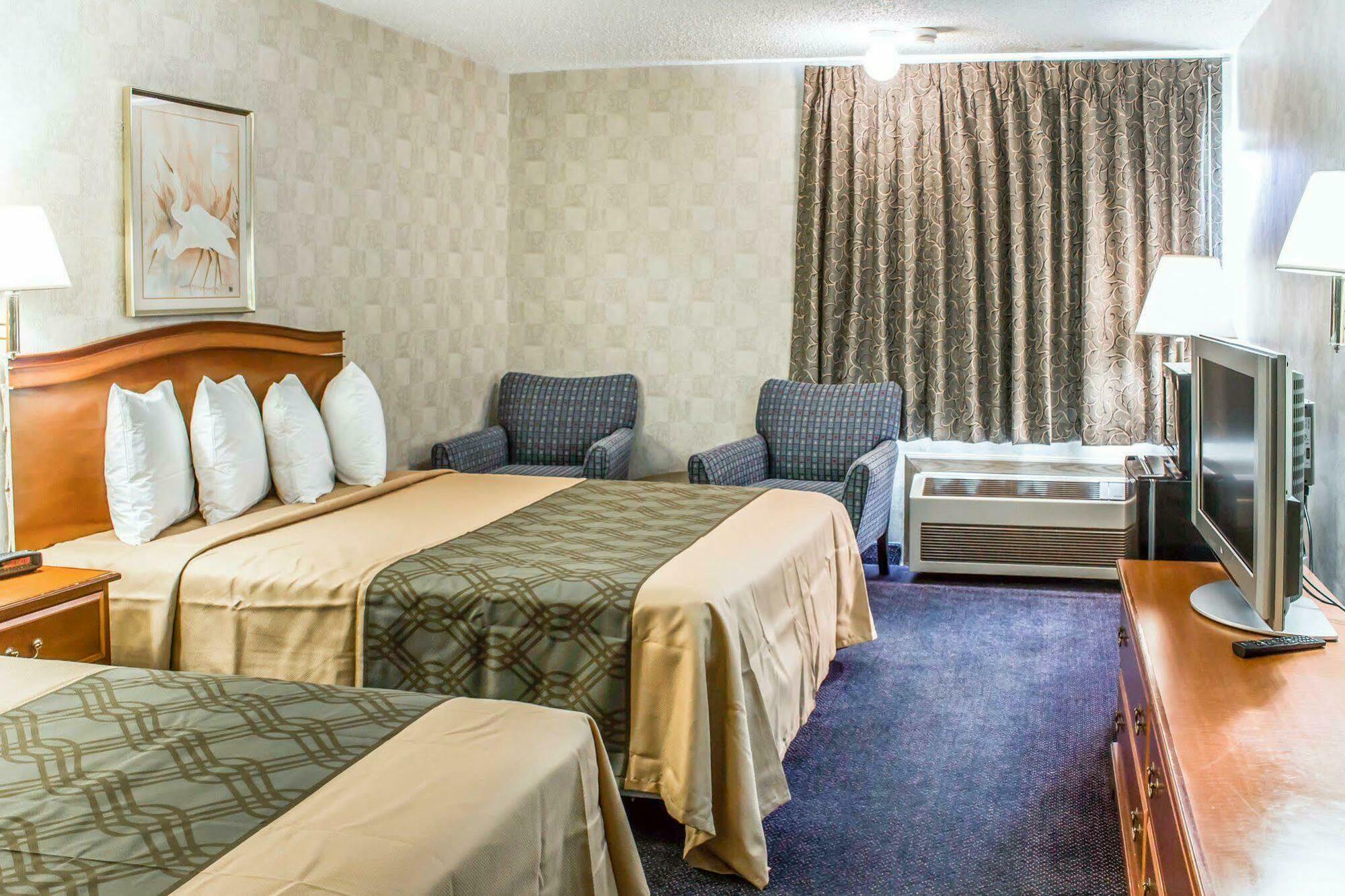 Dayspring Extended Stay Грийнсбъро Екстериор снимка
